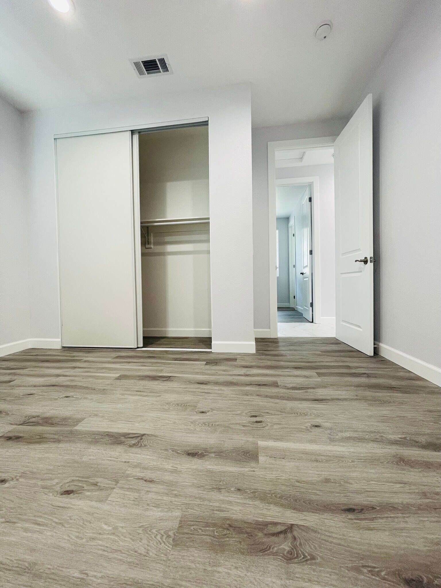 Building Photo - 15410 Firmona Ave