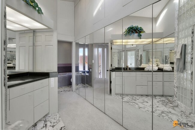 Building Photo - 1835 W 15th Ave