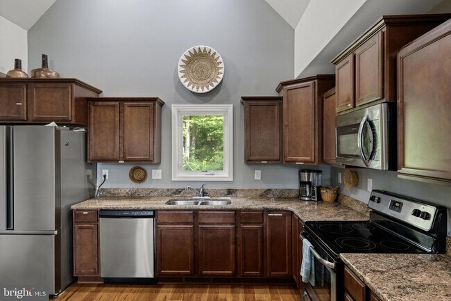 Building Photo - 120 Shady Oaks Ln