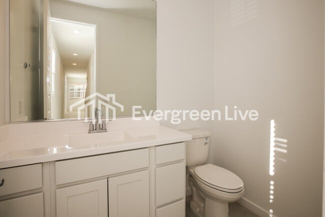 Building Photo - 10138 E Ulysses Ave