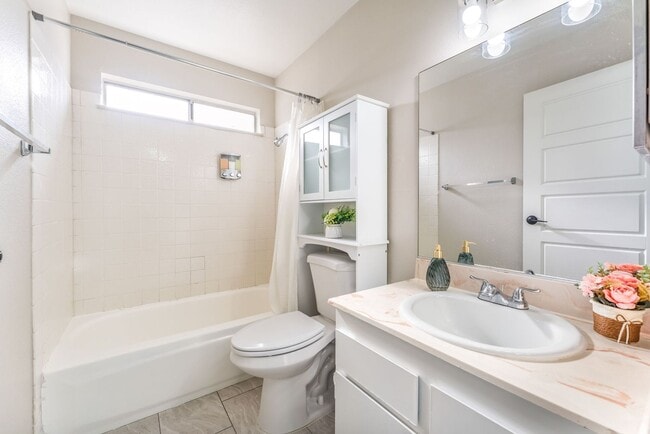 Building Photo - 4441 Rich Dr