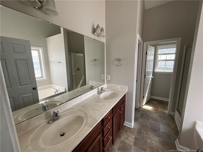 Building Photo - 52 Noble Ct