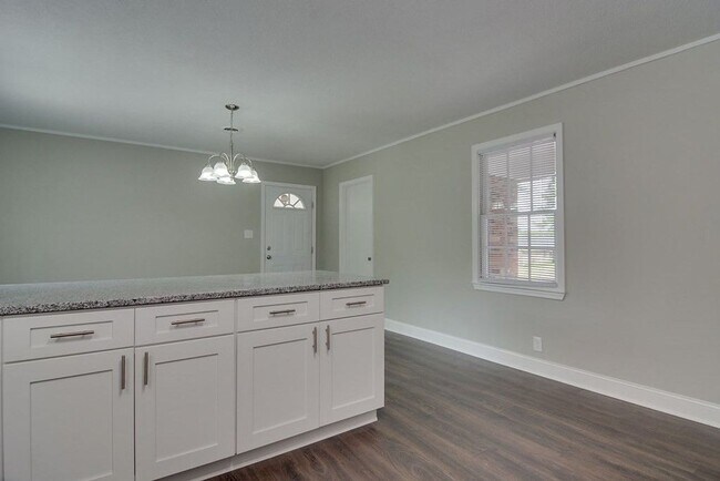Building Photo - Updated 3 Bedroom 2 Bath off Furies Ferry!