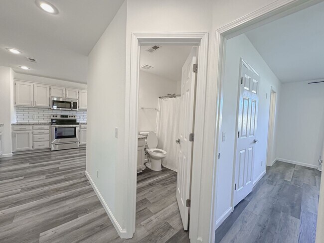 Building Photo - Available Now!  3 Bedroom, 2 Bathroom in Prime Bentonville Location, w/ Garage and Fenced-in Back...