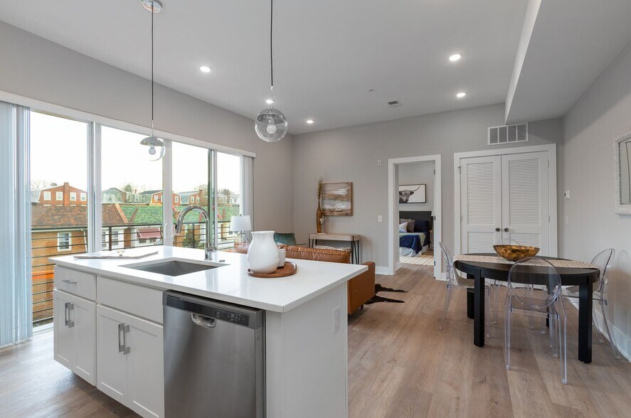 Interior Photo - Washington Court