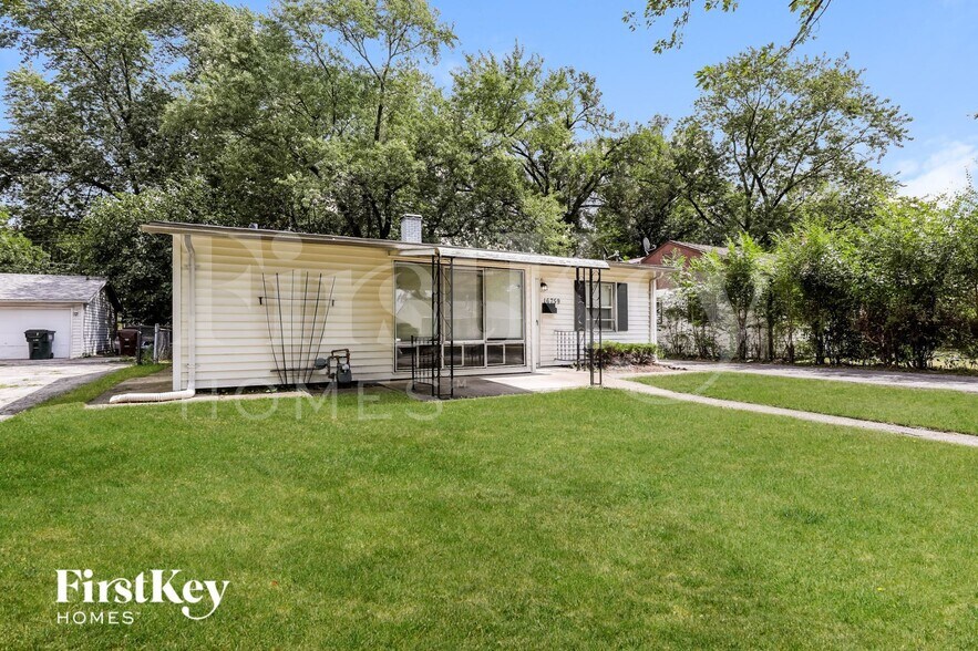 Building Photo - 16759 Artesian Ave