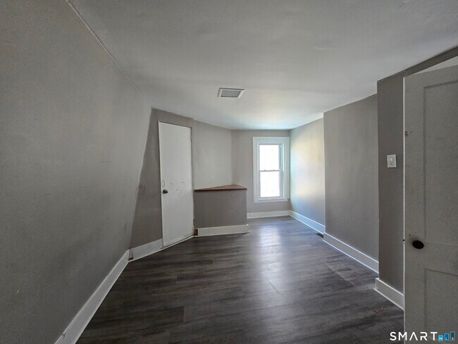 Building Photo - 106 Hanover St