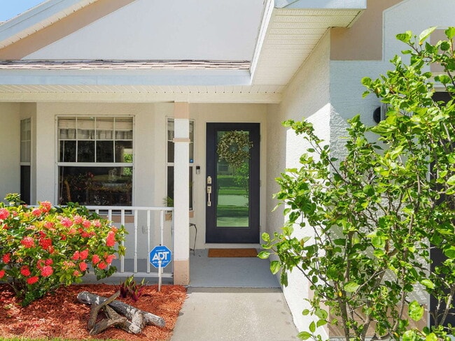 Building Photo - 3-bedroom, 2-bath