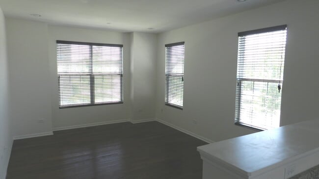Building Photo - 2817 Henley Ln
