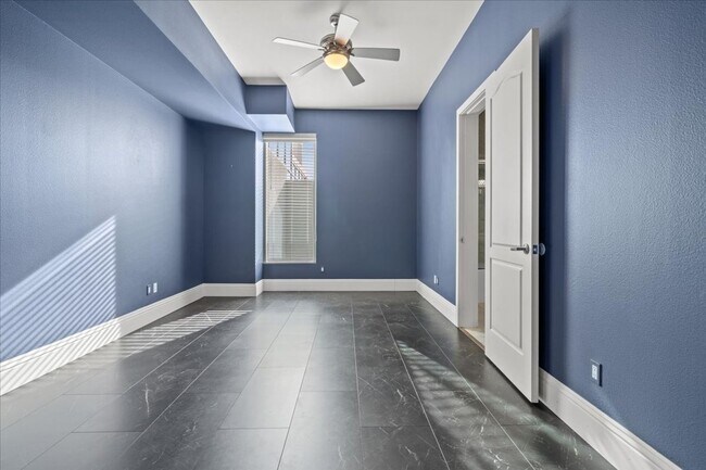 Building Photo - 360 E Desert Inn Rd