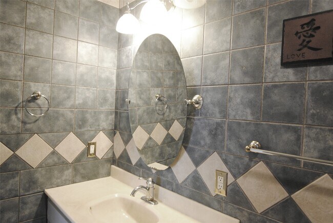 Building Photo - 8427 Hearth Dr