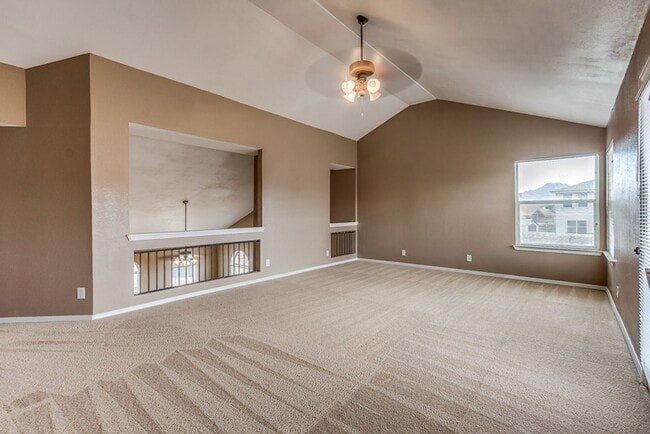 Building Photo - Charming 3-bedroom, 2.5-bathroom Home loca...