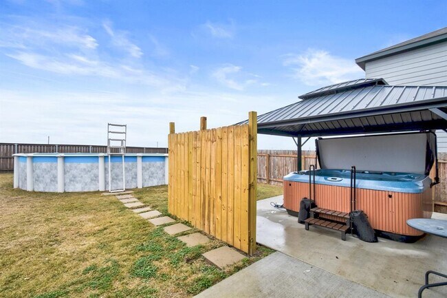 Building Photo - 414 Plateau St