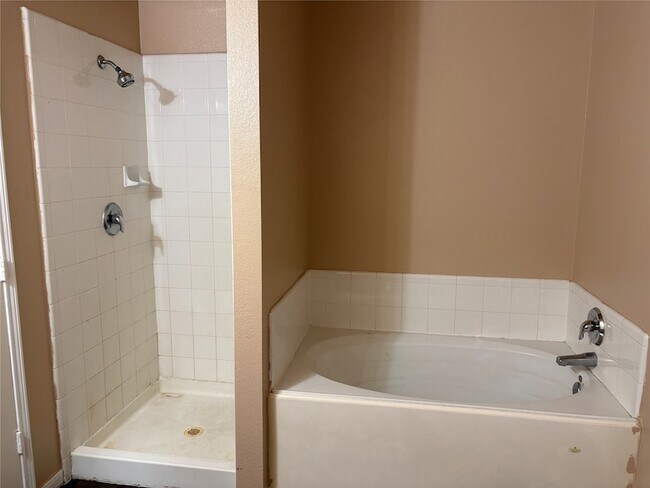 Building Photo - 1410 Seafield Dr