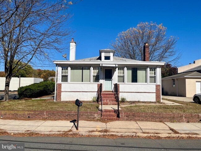 Building Photo - 16 Eldridge Ave