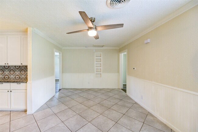 Building Photo - 5317 Crestmont St