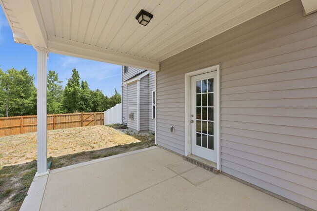 Building Photo - Like new single family home in Cameron, NC!