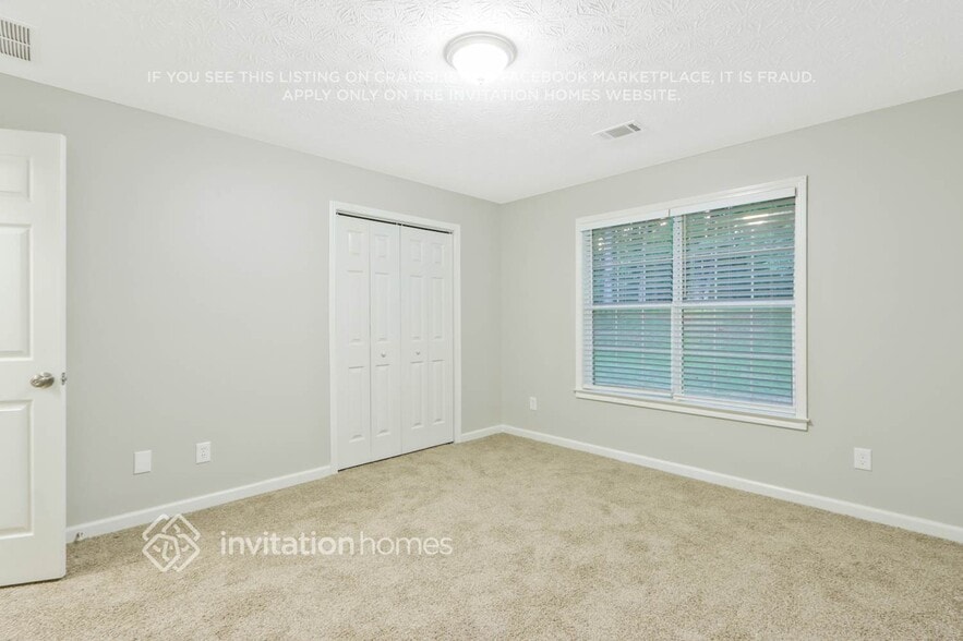 Building Photo - 415 Cambridge Way