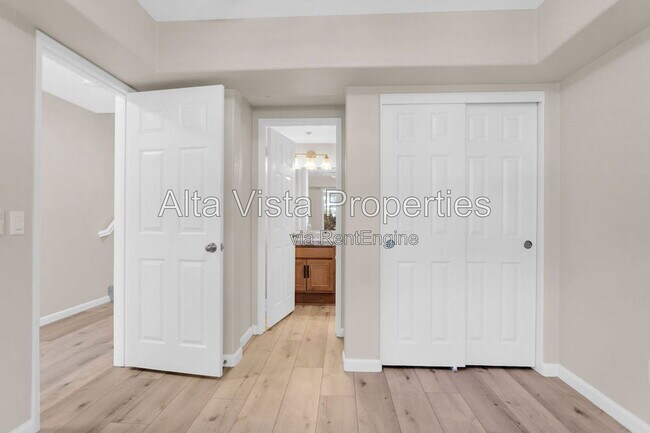 Building Photo - 16912 Laurel Hill Ln