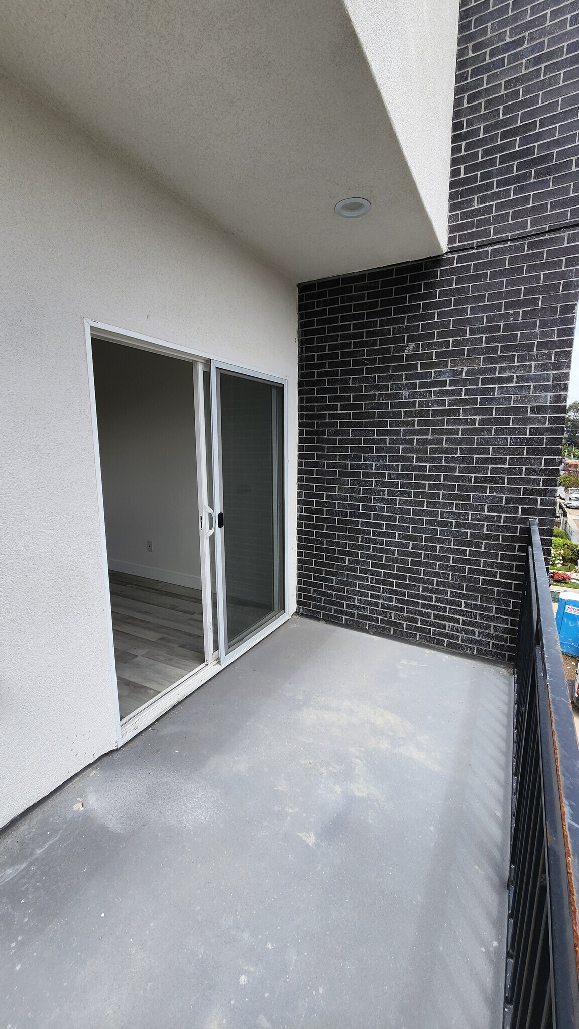 Building Photo - 2637 S Cochran Ave