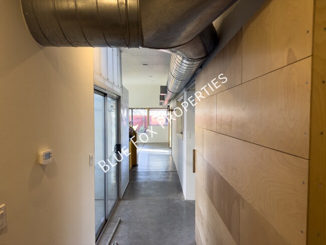 Building Photo - 1150 E 15th St