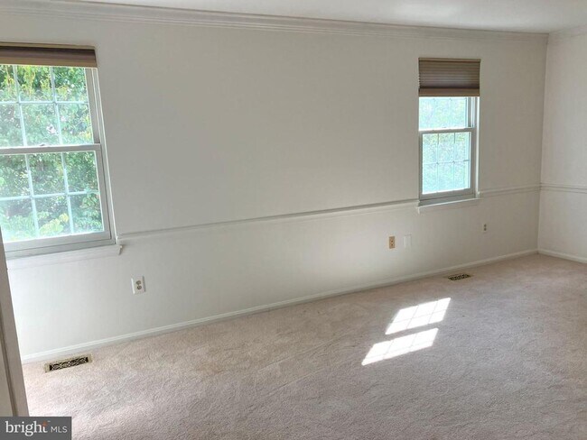 Building Photo - 10195 Valentino Dr