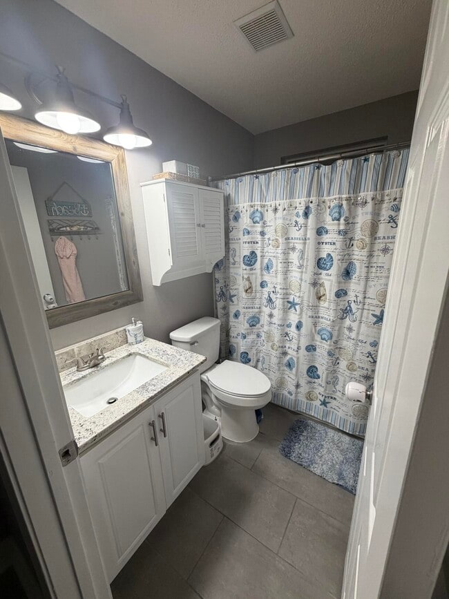 Building Photo - 2216 Smallwood Dr