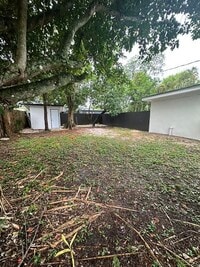 Building Photo - 950 E Dayton Cir