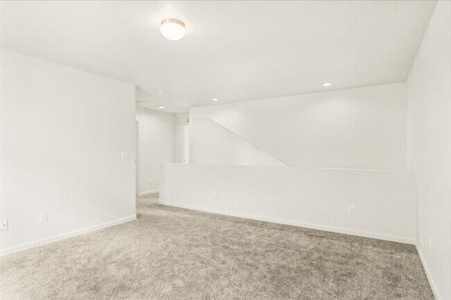 Building Photo - 3 BEDROOM 2 AND A HALF BATH NEWER CONSTRUCTION TWINHOME IN HARMONY VALLEY