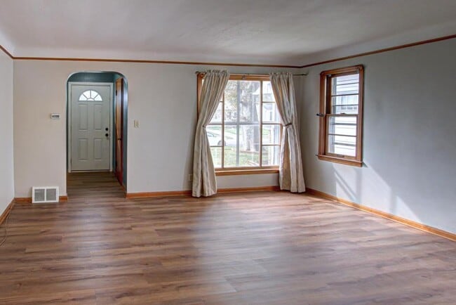 Building Photo - 6206 Alber Ave