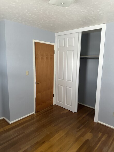 Building Photo - 826 Woodhill Rd