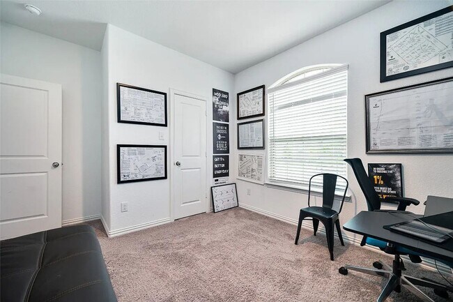 Building Photo - Stylish 4-bedroom home with quartz kitchen, luxury flooring, covered patio, and resort-style amen...