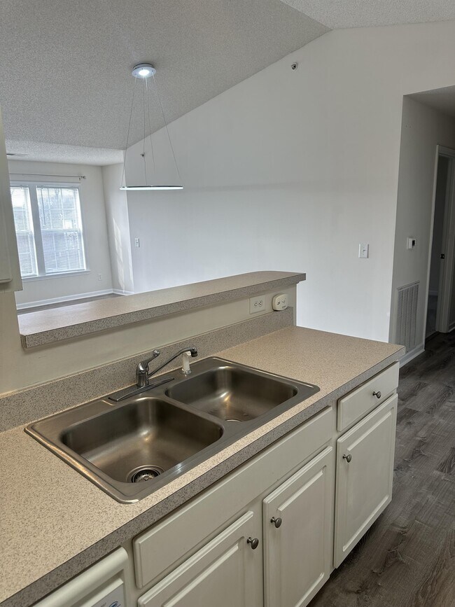 Building Photo - 6112 Hedgecock Cir