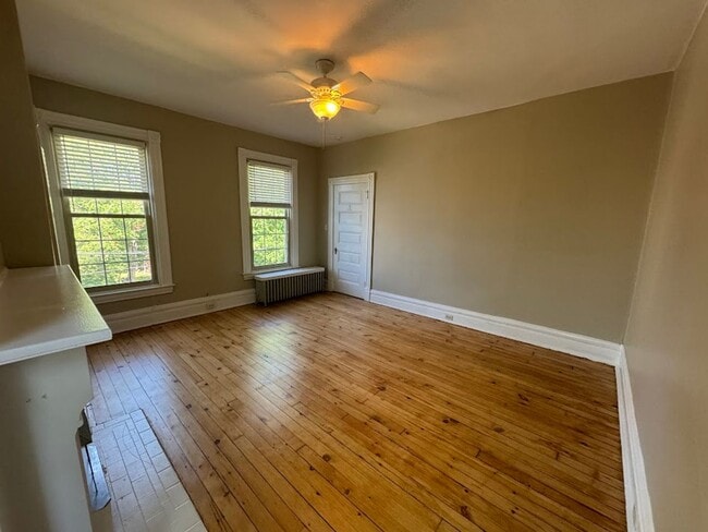 Building Photo - 5910 Howe St