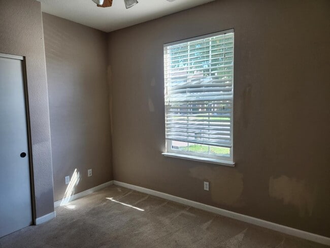 Building Photo - 1169 Syracuse Ln
