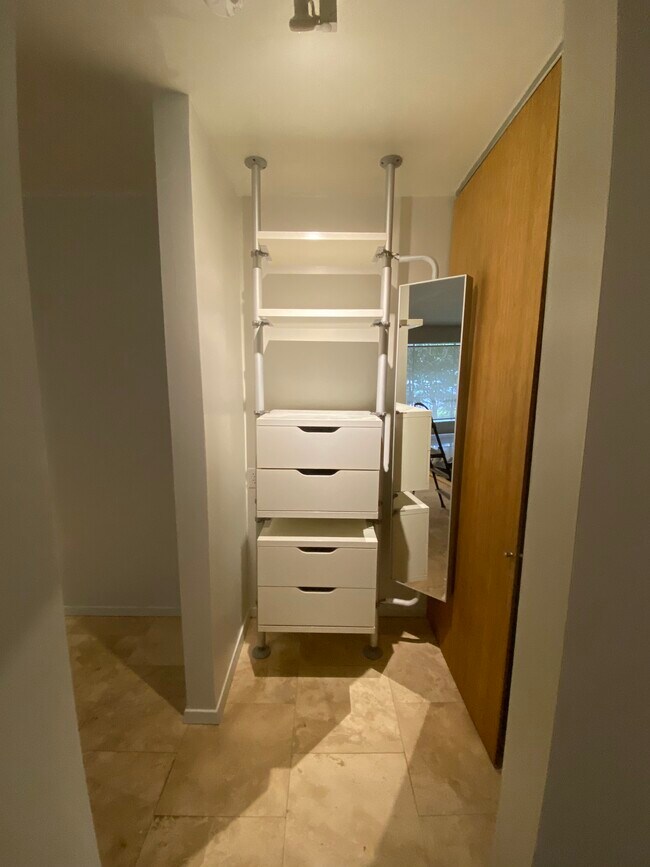 Building Photo - 801 Henry Clay Ave