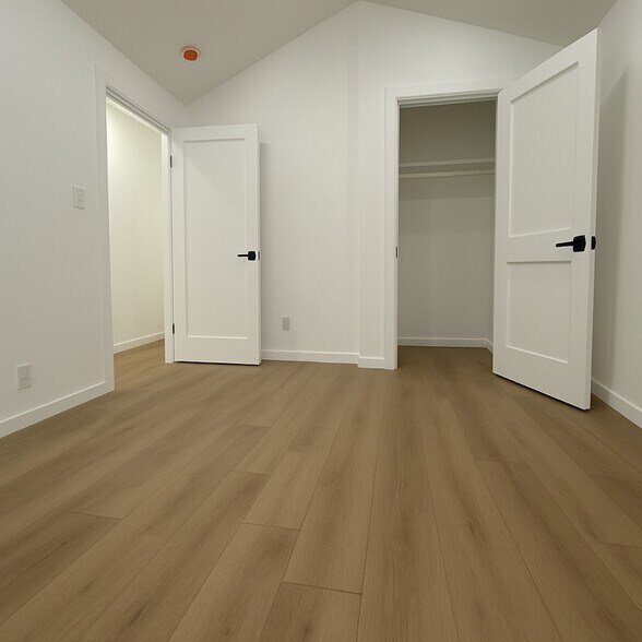 Building Photo - 5032 Farago Ave