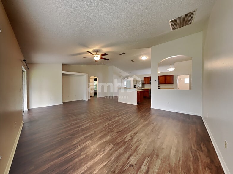 Building Photo - 1234 SW Alesio Ln