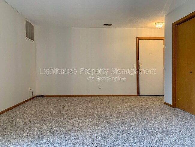 Building Photo - 6691 Boca Vista Dr NE