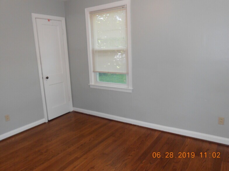 Front Bedroom - 1343 Ida Ave