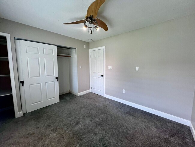 Building Photo - 684 Orangewood Dr
