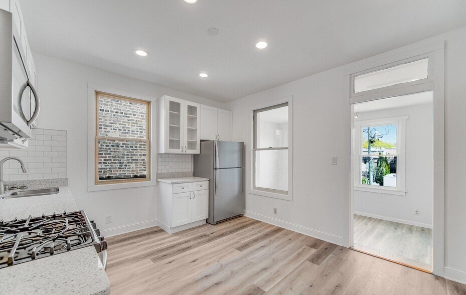 Building Photo - 3615 N Oakley Ave