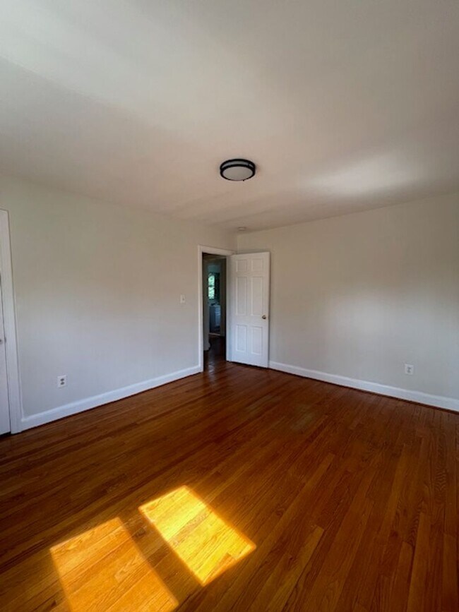 Building Photo - CHARMING BRICK COLONIAL HOME IN ROCKVILLE, CLOSE TO METRO AND ROCKVILLE TOWN CENTER