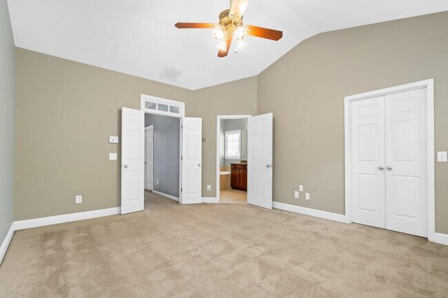 Building Photo - 2301 Marion Walk Dr SE