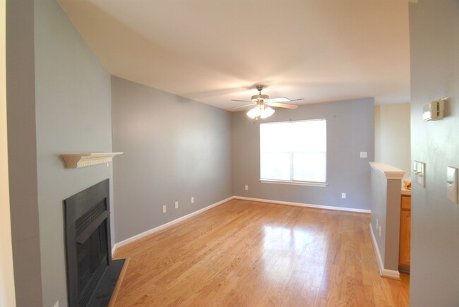 Building Photo - Maintenance free 2 bedroom suite townhouse...