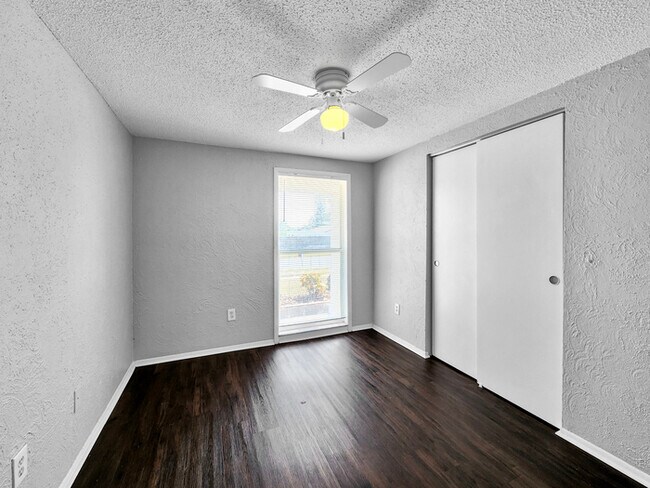 Building Photo - 4 Bedroom Home in Clearwater, FL