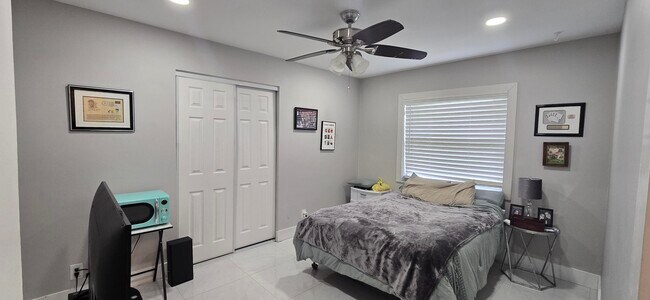 Building Photo - 288 NW 89th Ave