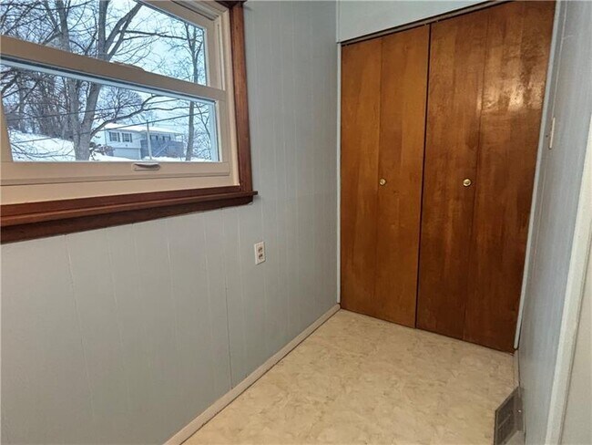 Building Photo - 121 Panorama Dr