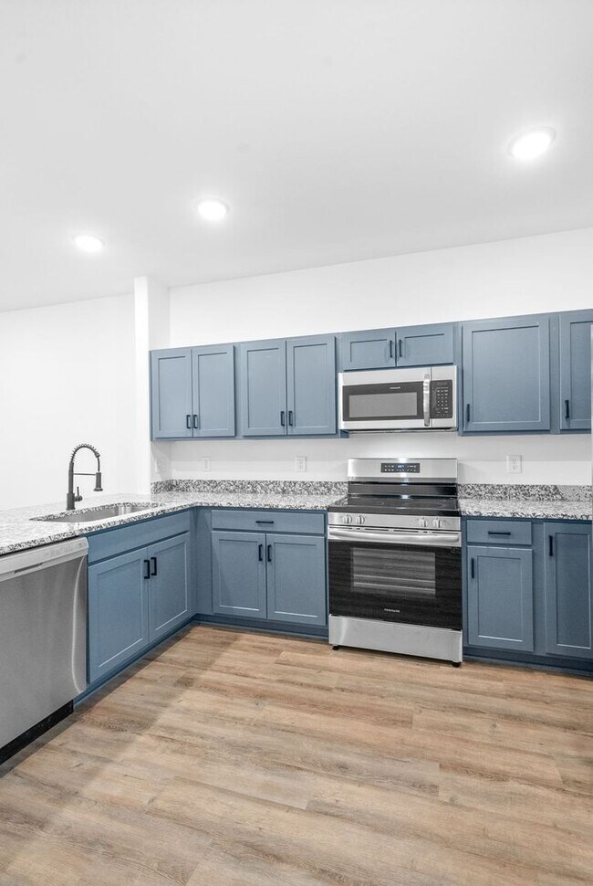 Building Photo - Luxury Townhome For Rent Near Billy Dunlop Park!