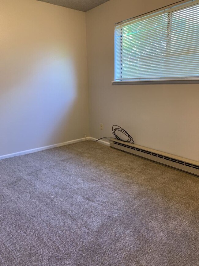 Building Photo - 1925 Ross Ct